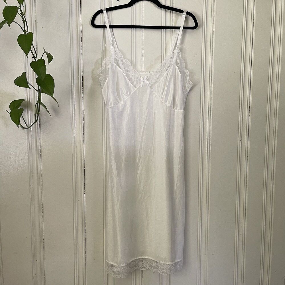 Women's White Lace Trim Adjustable Straps Nylon Full Slip Size 1X
